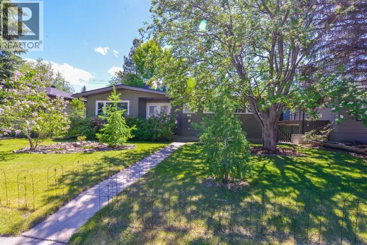 361 Capri Avenue NW, Calgary, Alberta T2L0J5
