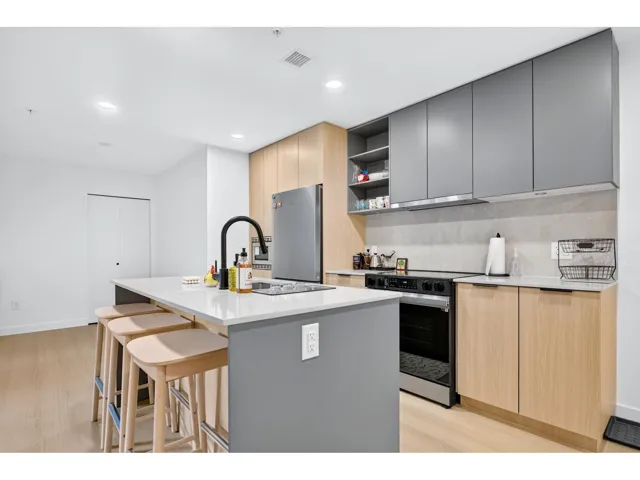 105 13439 94A AVENUE, Surrey, British Columbia V3V0G9
