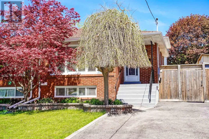 20 LAWRENCE CRESCENT, Clarington (Bowmanville), Ontario L1C1J4
