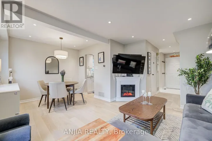 8 MARESFIELD DRIVE, Toronto (Milliken), Ontario M1V2X1