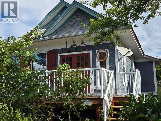 6279 SYCAMORE STREET, Powell River, British Columbia V8A4K8