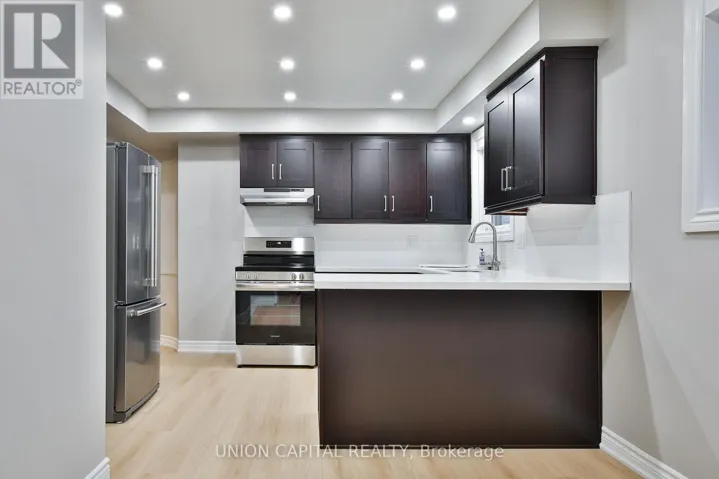 UPPER - 131 ROMFIELD CIRCUIT, Markham (Royal Orchard), Ontario L3T3H7