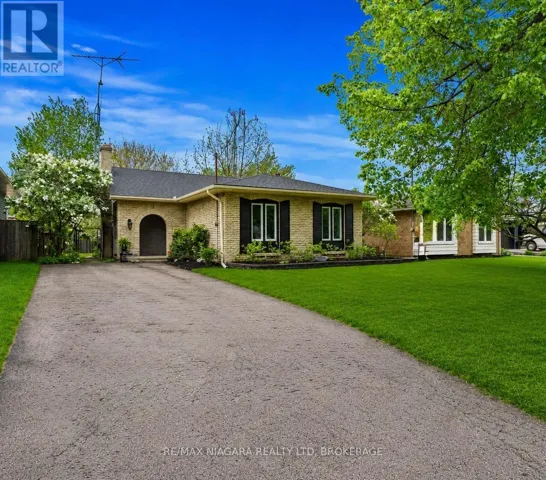 7 AMEER DRIVE, St. Catharines (Lakeshore), Ontario L2N3S9
