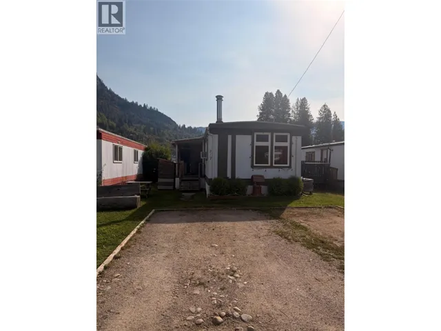 217 3RD Avenue, Castlegar, British Columbia V1N2N2