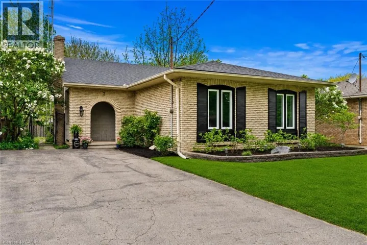 7 AMEER Drive, St. Catharines, Ontario L2N3S9