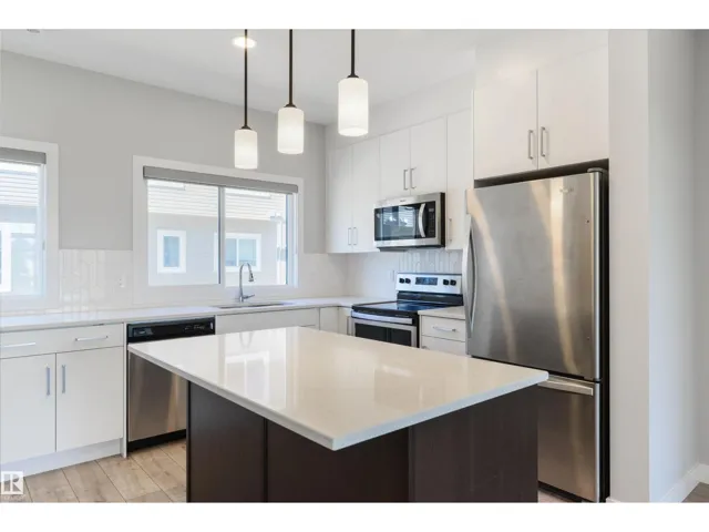 #3 11373 12 AV NW NW, Edmonton, Alberta T6J5V2