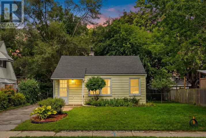 132 SPADINA ROAD E, Kitchener, Ontario N2M3X4
