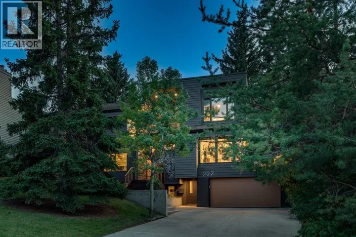 227 Pump Hill Rise SW, Calgary, Alberta T2V4C8