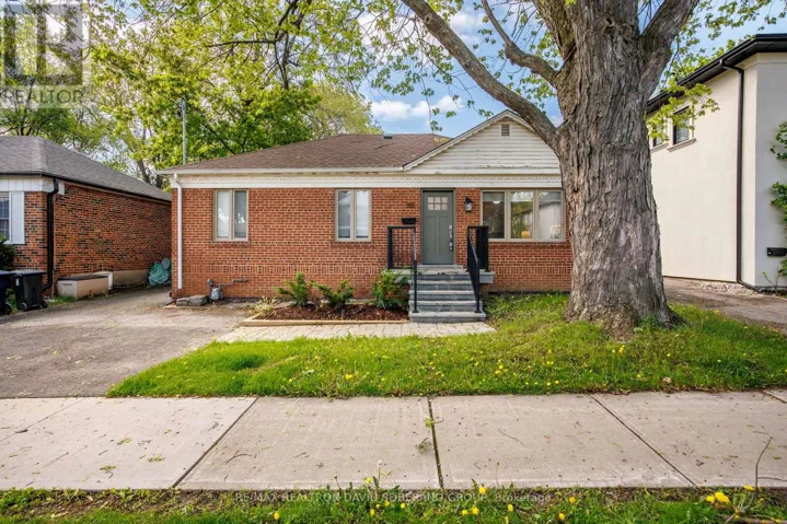 35 ALMORE AVENUE, Toronto (Clanton Park), Ontario M3H2G9