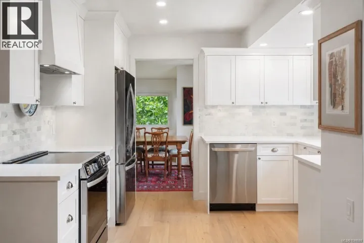 11007 Cedar Lane, North Saanich, British Columbia V8L5R1