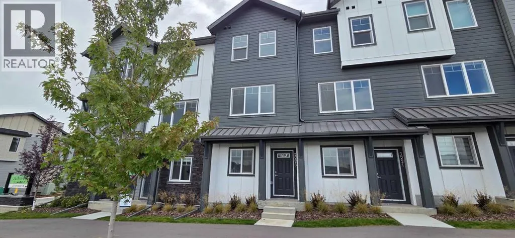 2223 81st Street SW, Calgary, Alberta T3H3V8