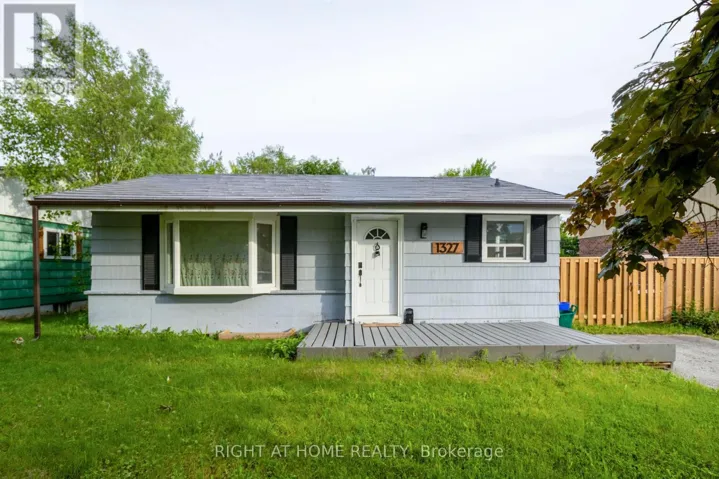 1327 COMMERCE STREET, Pickering (Bay Ridges), Ontario L1W1E1