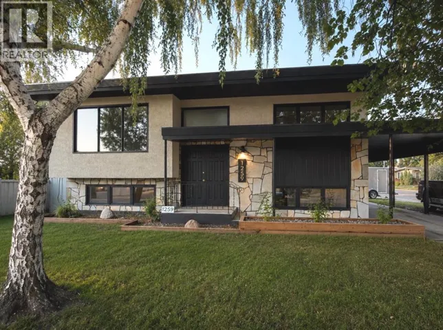 1259 St Catherine Road N, Lethbridge, Alberta T1H4E9