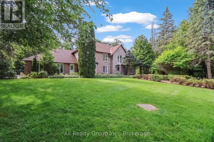 4 ROYAL COUNTY DOWNS, Ottawa, Ontario K2R1C2