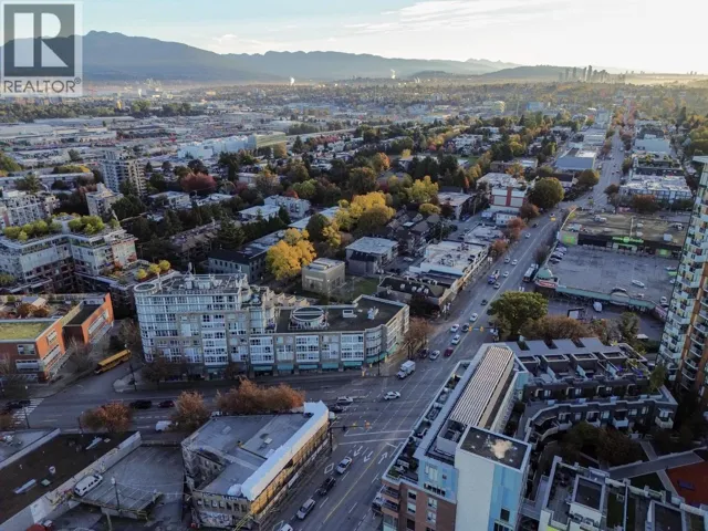 63 KINGSWAY, Vancouver, British Columbia V5T3J1
