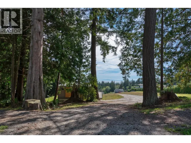 604 WOODLAND AVENUE, Gibsons, British Columbia V0N1V1