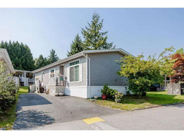 19 8220 KING GEORGE BOULEVARD, Surrey, British Columbia V3W6E1