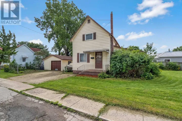 15 ANTRIM STREET, St. Thomas, Ontario N5P1S2