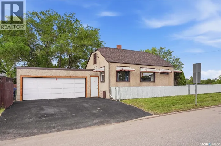 201 P AVENUE N, Saskatoon, Saskatchewan S7L2V6