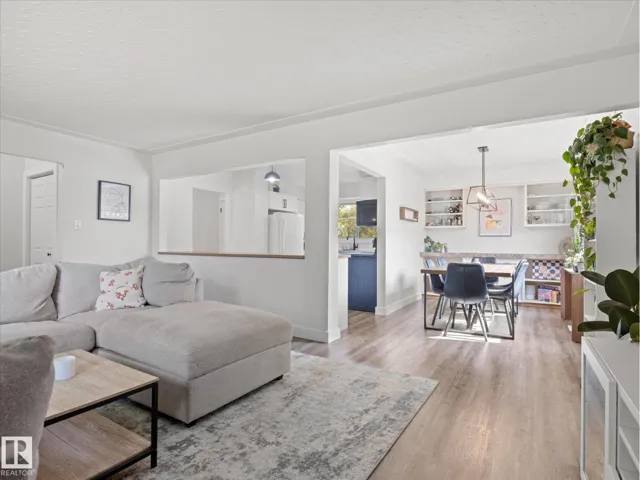 8905 157 ST NW, Edmonton, Alberta T5R2A6