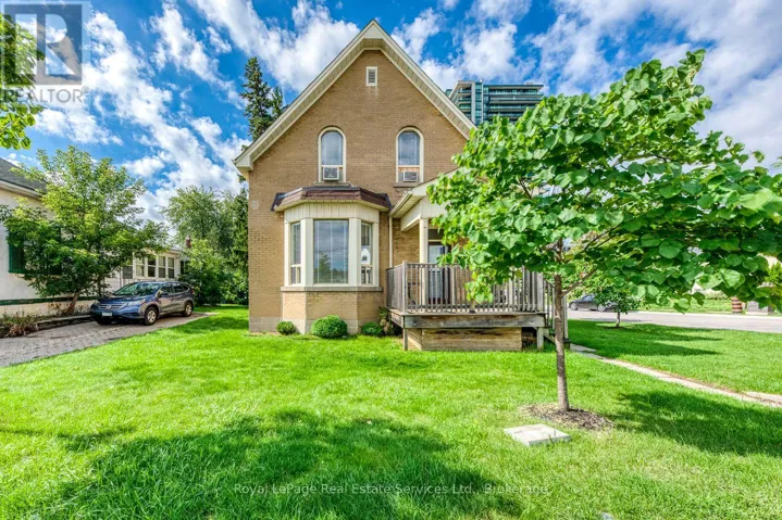 21 CENTRE STREET S, Brampton (Queen Street Corridor), Ontario L6W2X7