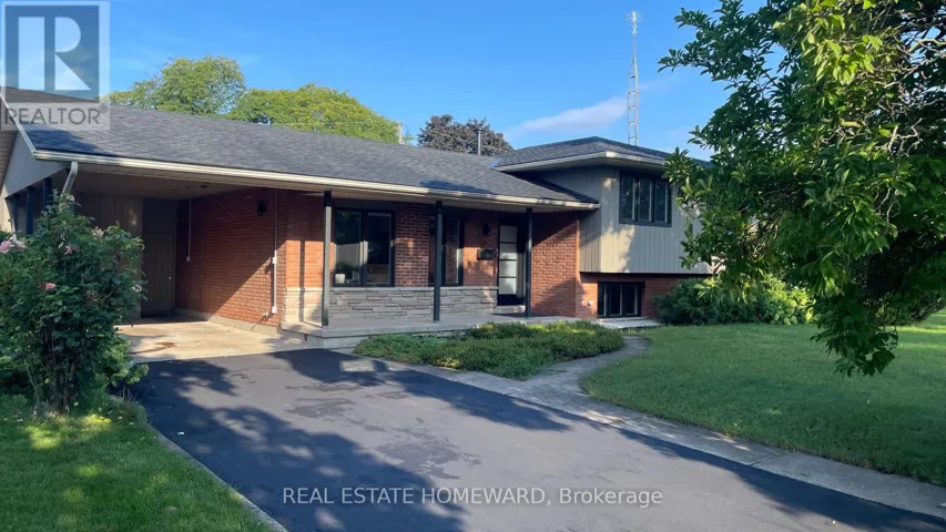33 STRATHCONA DRIVE, St. Catharines (Vine/Linwell), Ontario L2M2A8