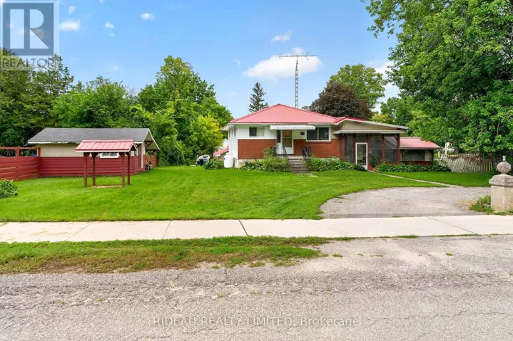 17 COLBORNE STREET, Rideau Lakes, Ontario K0G1V0