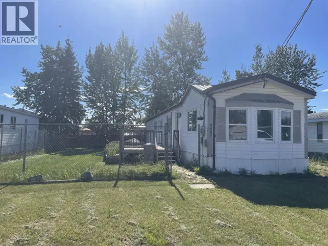 3907 POPLAR AVENUE, Fort Nelson, British Columbia V0C1R0