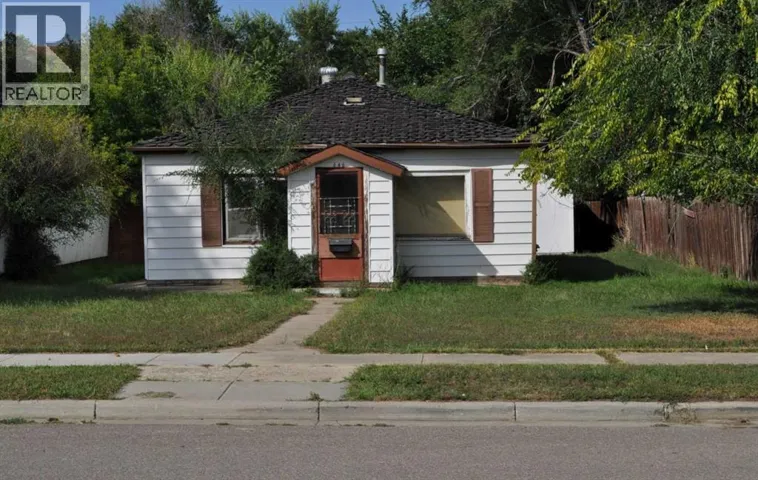 646 7 Street SE, Medicine Hat, Alberta T1A1K4