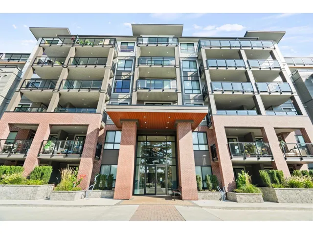 102 45511 CAMPUS DRIVE, Garrison Crossing, Chilliwack, British Columbia V2R6K8
