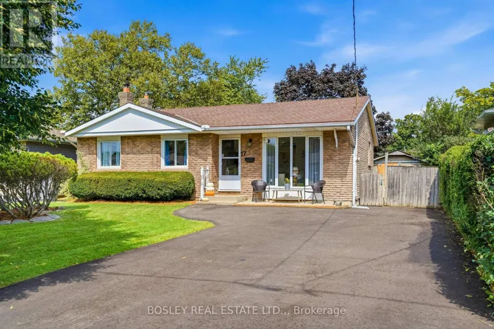 17 ACADIA CRESCENT, St. Catharines (Secord Woods), Ontario L2P1H7