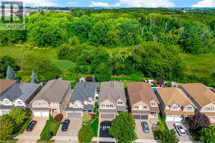 84 MEADOWBANK Drive, Hamilton, Ontario L9B2Y1