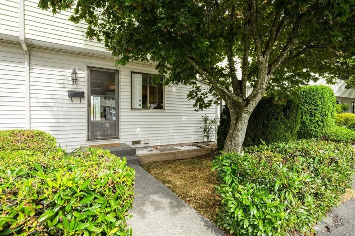 11 5351 200 STREET, Langley, British Columbia V3A1M2
