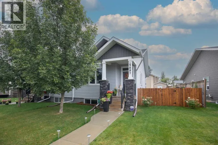 5697 45 Avenue, Lacombe, Alberta T4L1M6