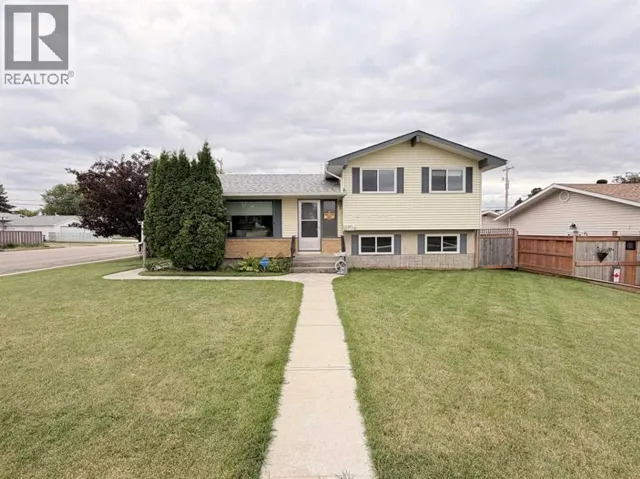 5103 40 Street, Innisfail, Alberta T4G1H8