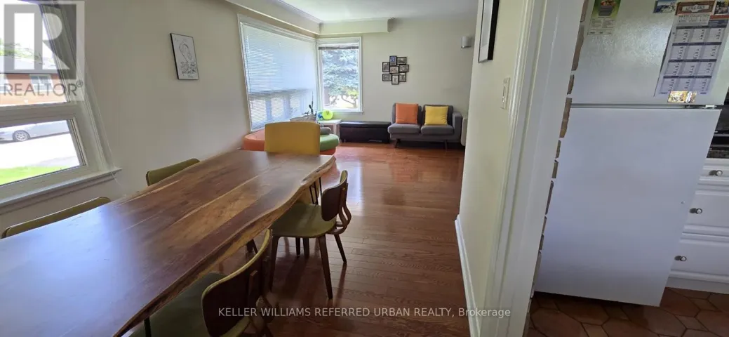 UPPER - 49 HALKIN CRESCENT, Toronto (Victoria Village), Ontario M4A1M8