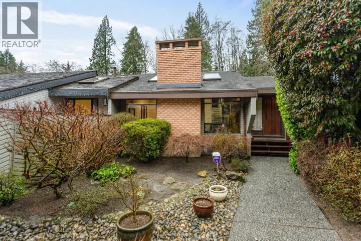 5639 WHITE PINE LANE, North Vancouver, British Columbia V7R4S1