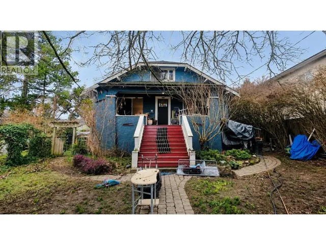 1217 SIXTH AVENUE, New Westminster, British Columbia V3M2C1