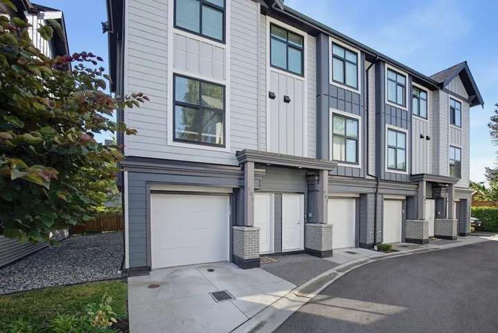601 2267 MCKENZIE ROAD, Abbotsford, British Columbia V2S0M9
