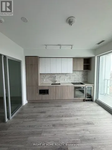 1512 - 2020 BATHURST STREET, Toronto (Humewood-Cedarvale), Ontario M5P0A6