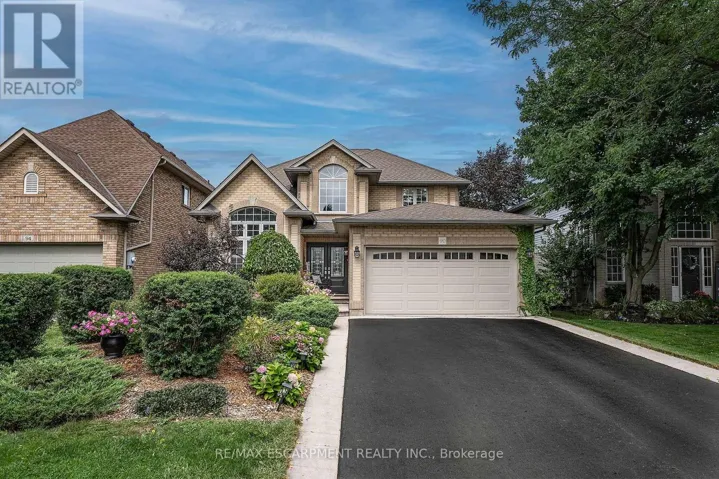 90 SURREY DRIVE, Hamilton (Meadowlands), Ontario L9K1L9