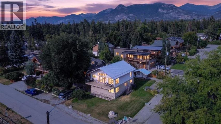 1808 TRETHEWAY Road, Windermere, British Columbia V0B2L2