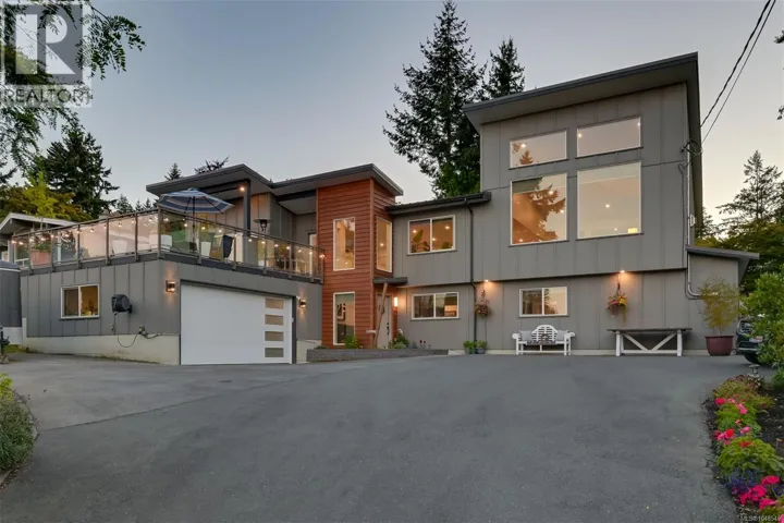 8566 Moxon Terr, North Saanich, British Columbia V8L1K6