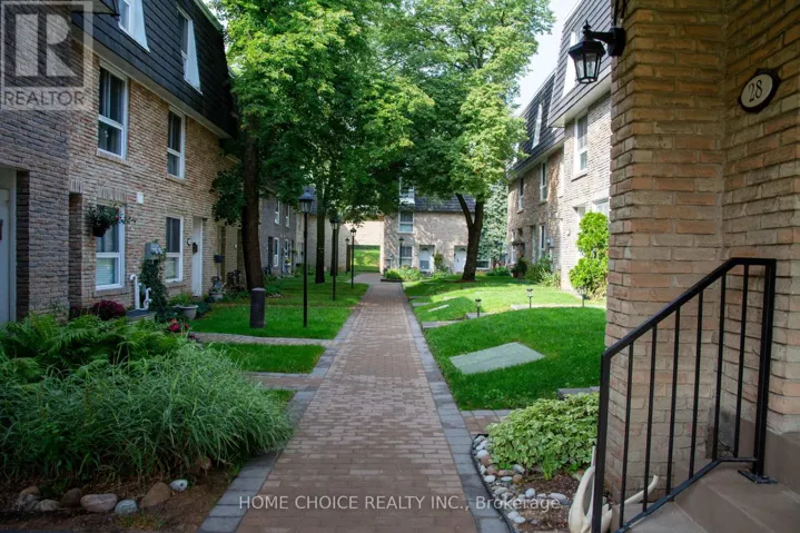 28 TANGLE BRIARWAY, Toronto (Bayview Village), Ontario M2J2M4
