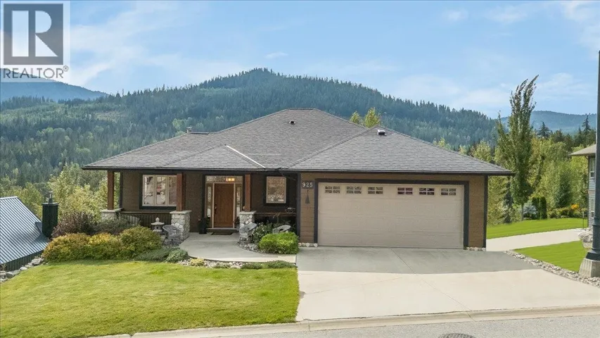 925 REDSTONE Drive, Rossland, British Columbia V0G1Y0