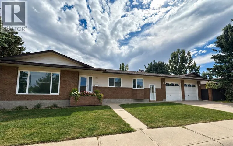 3 Kings Crescent S, Lethbridge, Alberta T1K5G4