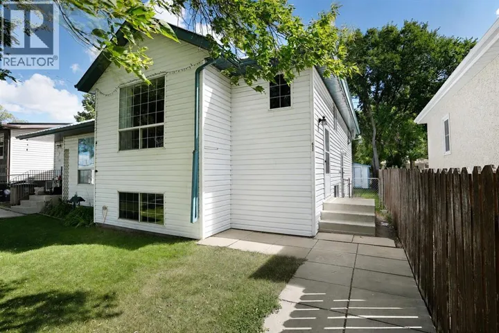 632 1 Street W, Brooks, Alberta T1R0N3