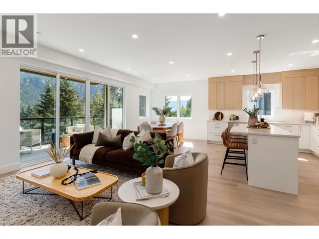 1 2096 CRUMPIT WOODS DRIVE, Squamish, British Columbia V8B0T6
