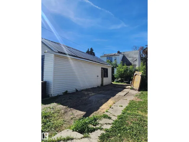 11917 FORT RD NW, Edmonton, Alberta T5B4G7
