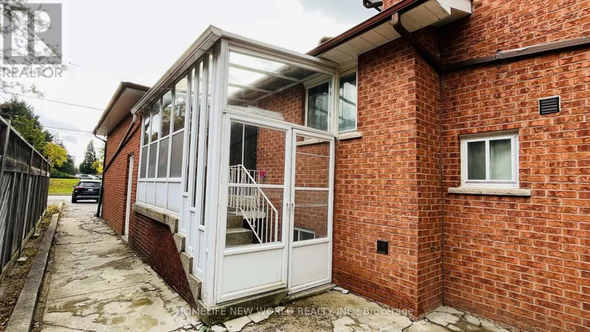 LOWER - 38 WELDRICK ROAD W, Richmond Hill (North Richvale), Ontario L4C3T8
